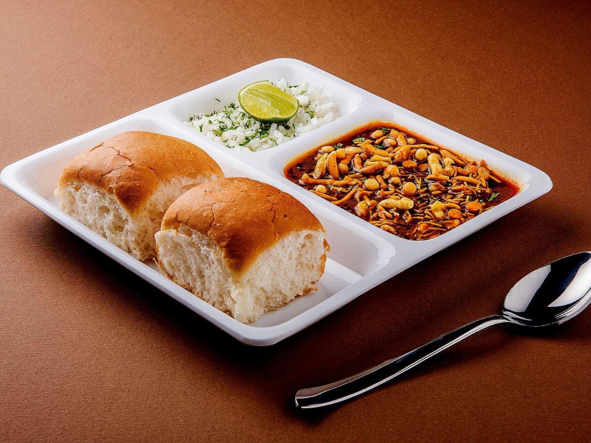 Spot On 82626 Hotel Shivtara Morgaon 外观 照片